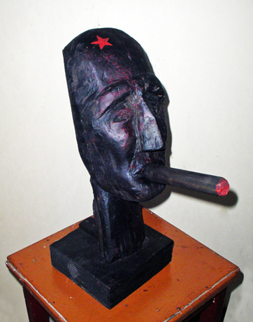 „Cabeza cubana” (Kubanischer Kopf) | 2005bemaltes Holz, Höhe 50 cm¡Reinhard Thiele, presente!